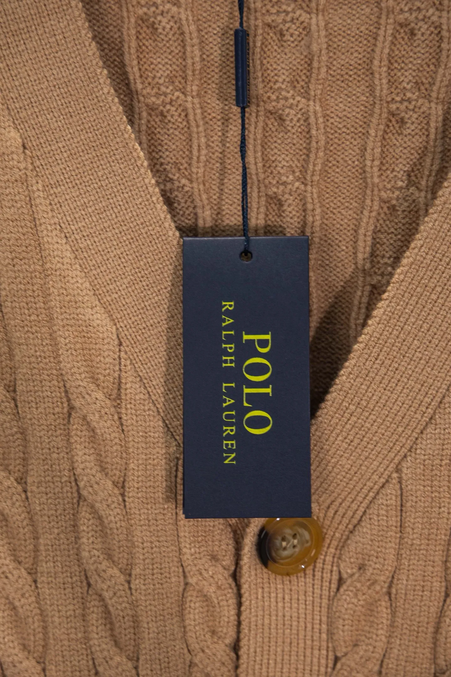 P210 model number: Y198 Ralph Lauren men's cardigan jacket men's hemp flower cardigan. The version is really good-looking. It can be worn alone or as a jacket to be worn inside or outside. The upper body shows personal fashion charm. Four colors are available. Same style for men and women. A must-see item for new summer products. Hang tag. Hanging beads. Washable packaging bag. Full set of accessories. Very good appearance. Super exquisite workmanship. Size: S-XL